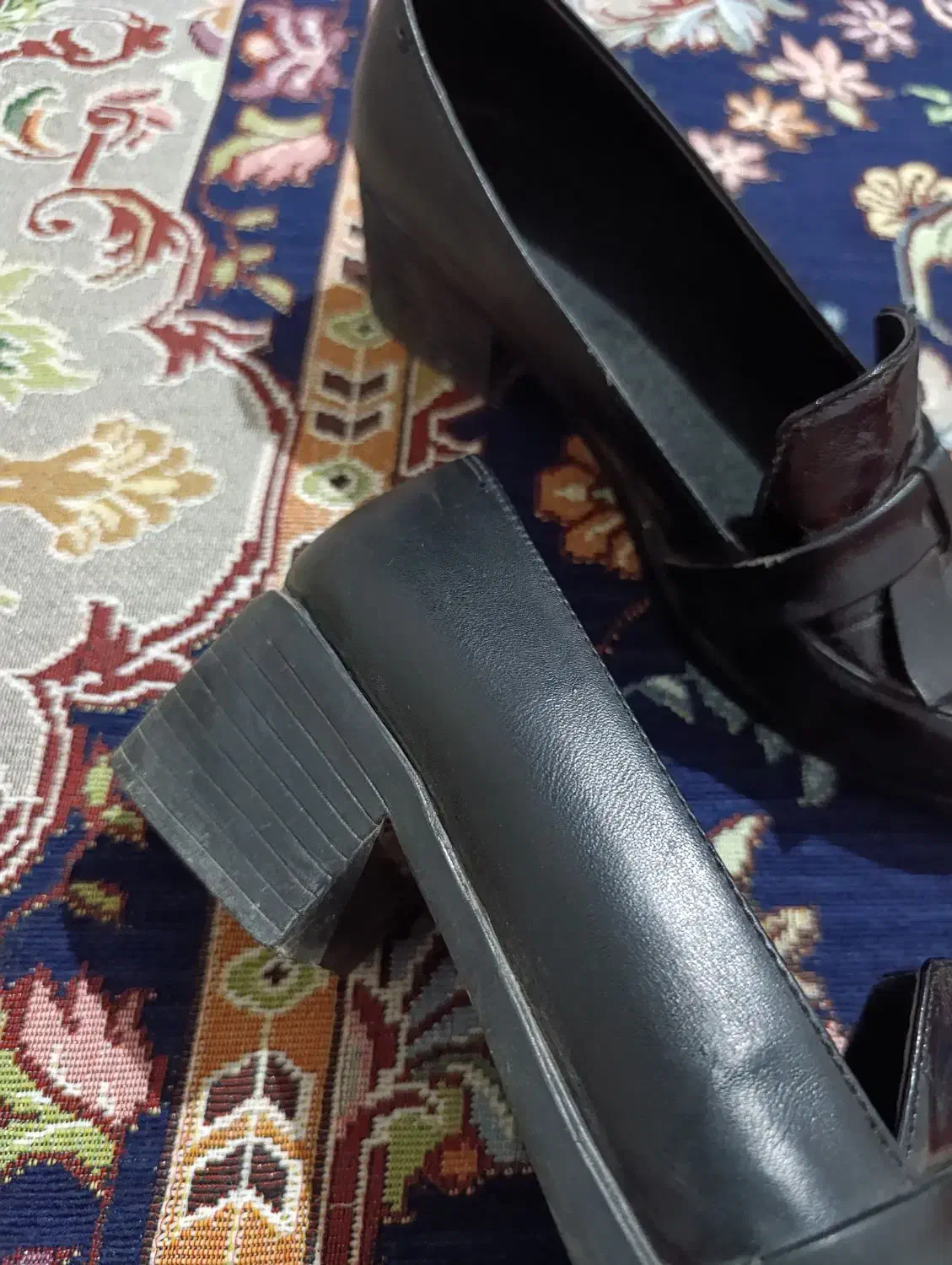 کفش|کیف، کفش، کمربند|گلبهار, شهر جدید گلبهار|دیوار