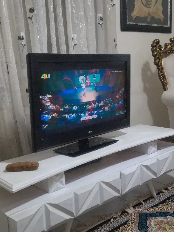 تلویزیون|تلویزیون و پروژکتور|صدرا-فارس, فاز ۱|دیوار