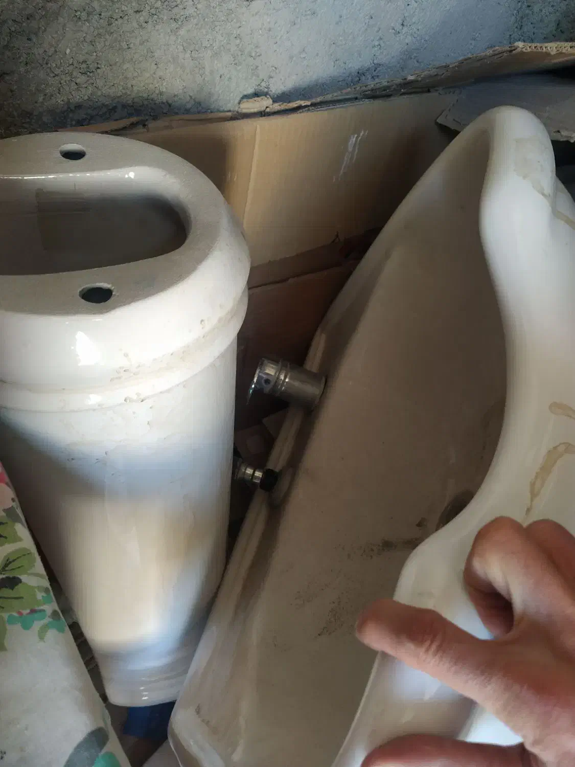 سرشور ایستاده|آرایشگاه و سالن‌های زیبایی|بهارستان, |دیوار