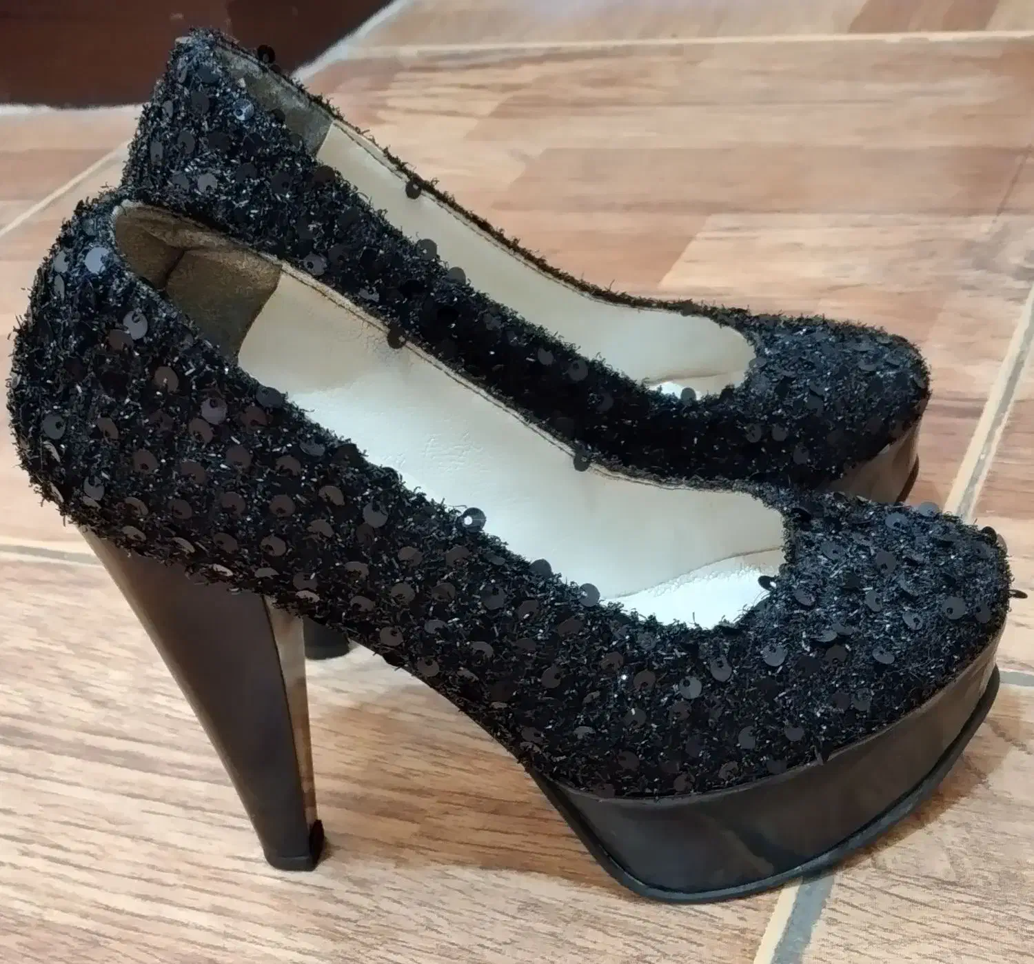 کفش مجلسی|کیف، کفش، کمربند|قائم‌شهر, |دیوار