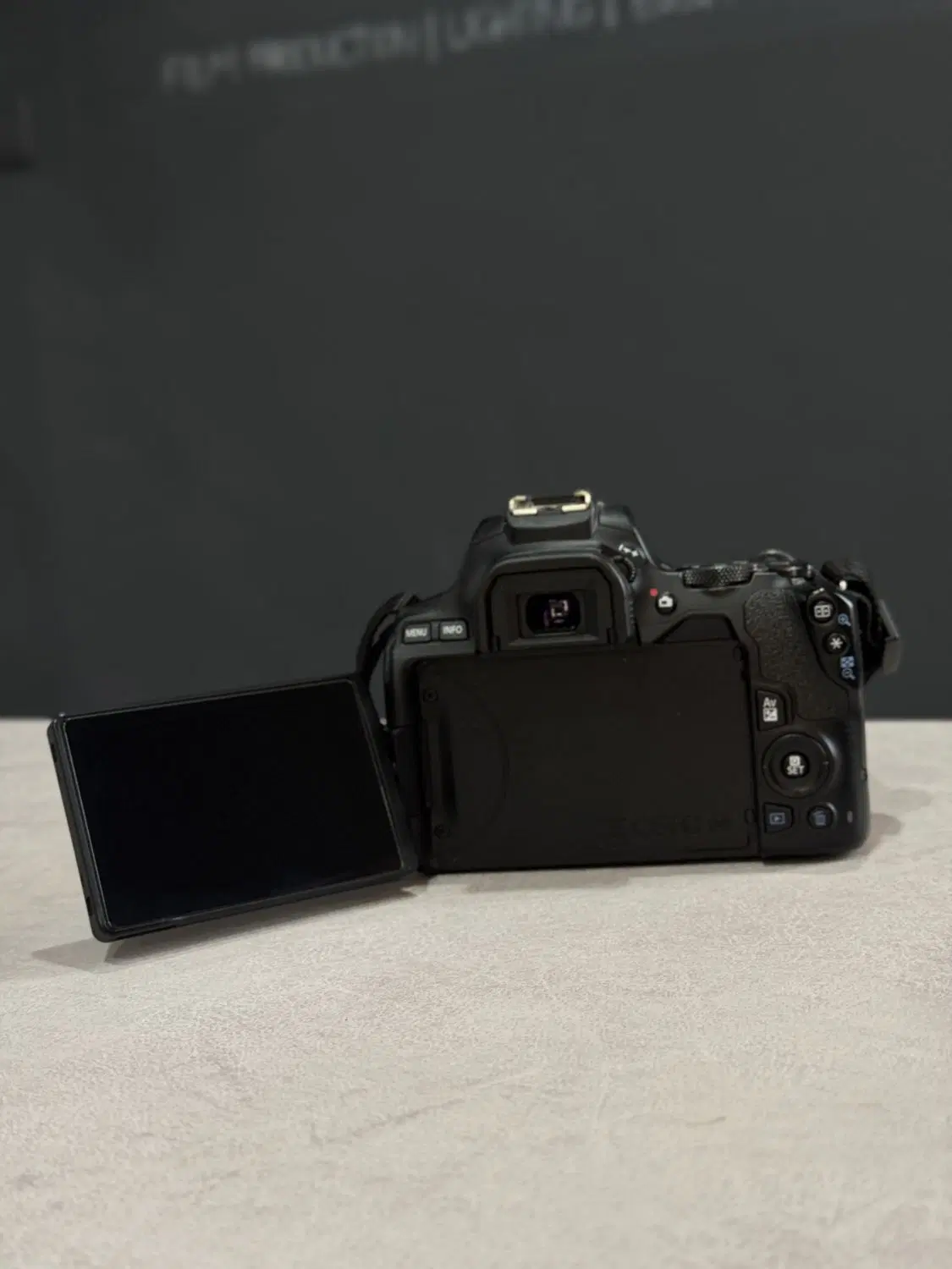 Canon 250D + 18-55|دوربین عکاسی و فیلم‌برداری|یزد, |دیوار