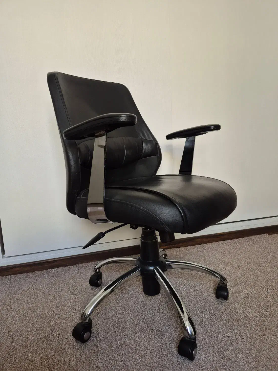 صندلی اداری کاملا سالم|صندلی و نیمکت|تهران, حکیمیه|دیوار