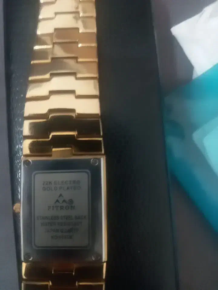 ساعت مچی  زنانه  دارای طلای ۲۲عیار|ساعت|پردیس, فاز ۳|دیوار