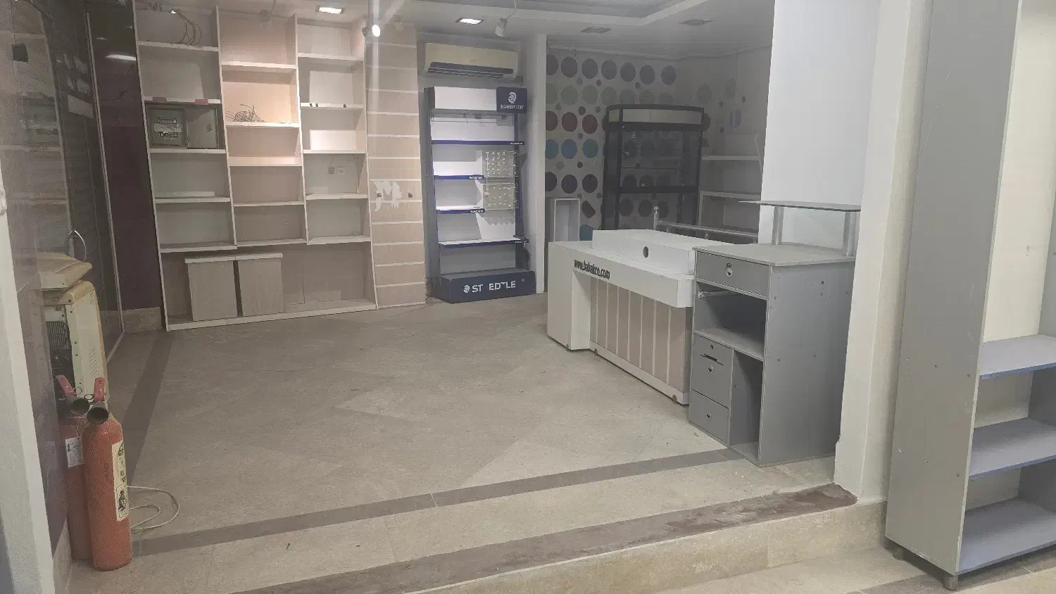 فروشگاه ۵۰متری به همراه انبار ۱۲۰متری|اجارهٔ مغازه و غرفه|آمل, |دیوار