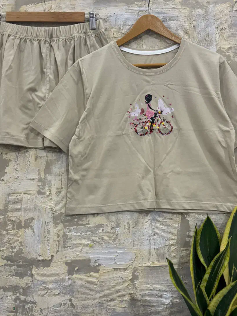 لباس|لباس|بندر دیر, |دیوار