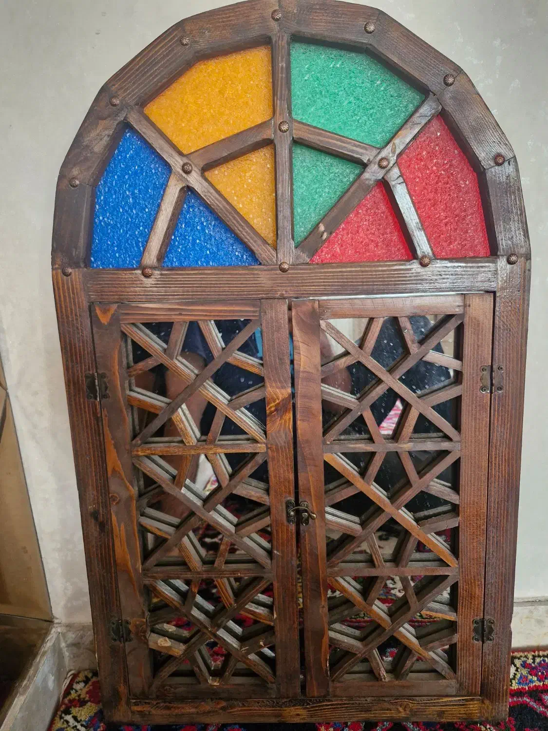 اینه تزئینی سنتی|آینه|ری, سیزده آبان|دیوار