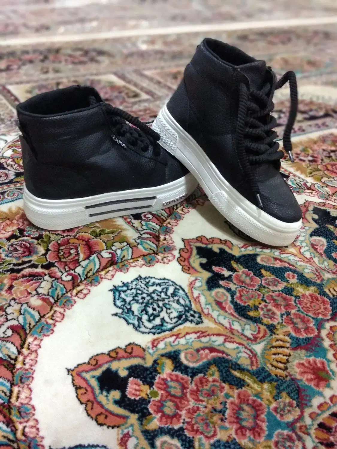 کفش|کیف، کفش، کمربند|چناران, |دیوار