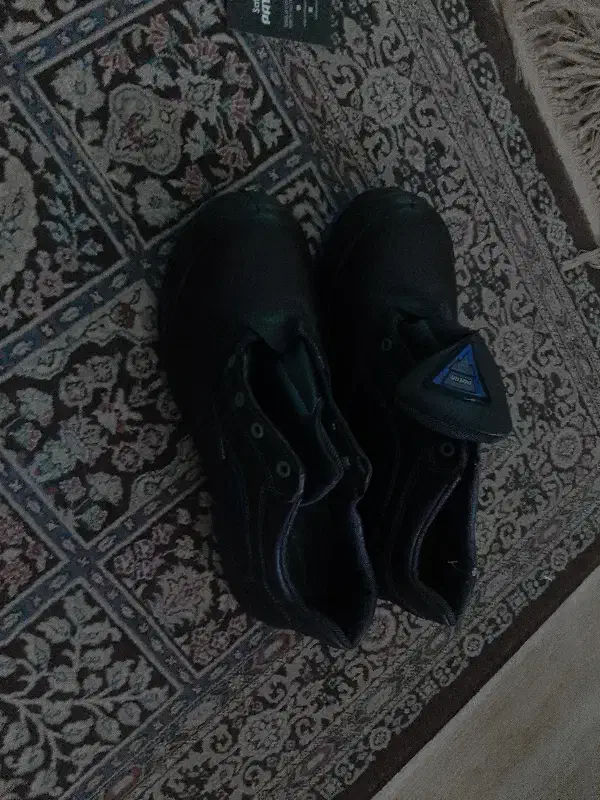 کفش ایمنی|کیف، کفش، کمربند|رشت, کوی قدس|دیوار