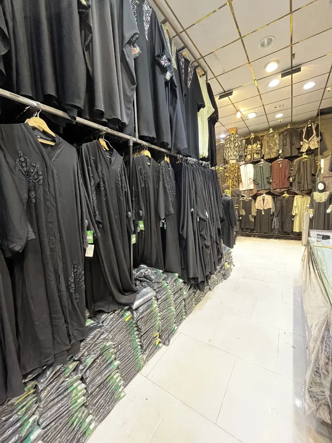 ادمین پاسخ دهی مدل و فروشنده خانم فقط و فقط حضوری|استخدام هنری و رسانه|مشهد, هفده شهریور|دیوار