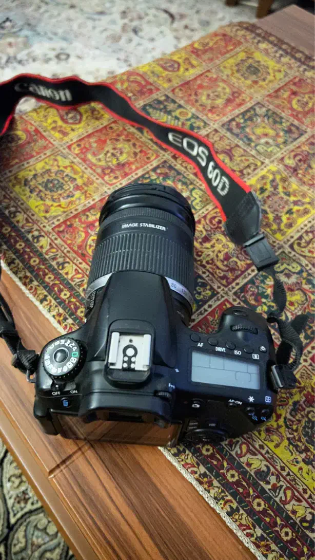 دوربین canon 60 d همراه لنز|دوربین عکاسی و فیلم‌برداری|قشم, |دیوار