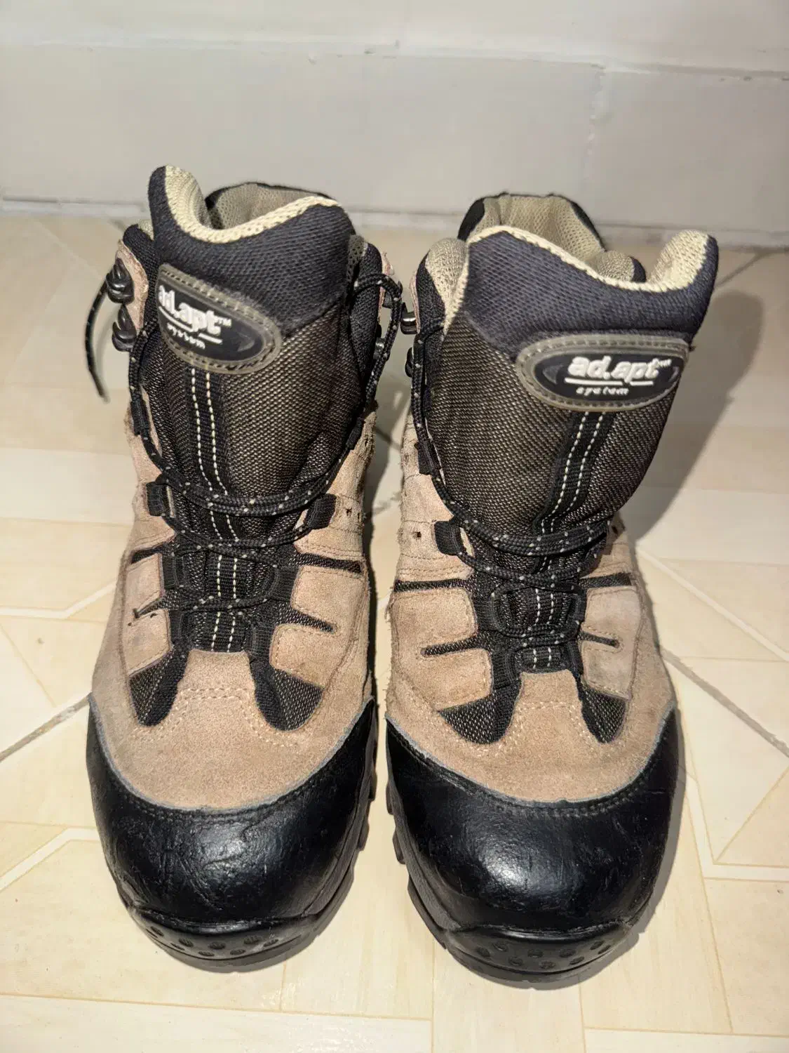 بوت کوهنوردی|کیف، کفش، کمربند|تهران, نیروی هوایی (پیروزی)|دیوار