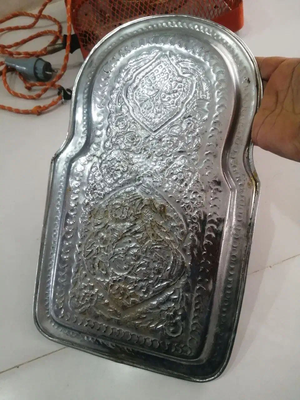 سینی برنجی نقش دار قدیمی|کلکسیون اشیاء عتیقه|قم, انسجام|دیوار