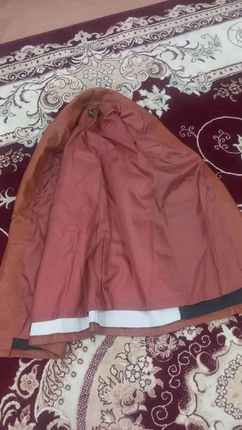 کاپیشن|لباس|یاسوج, |دیوار