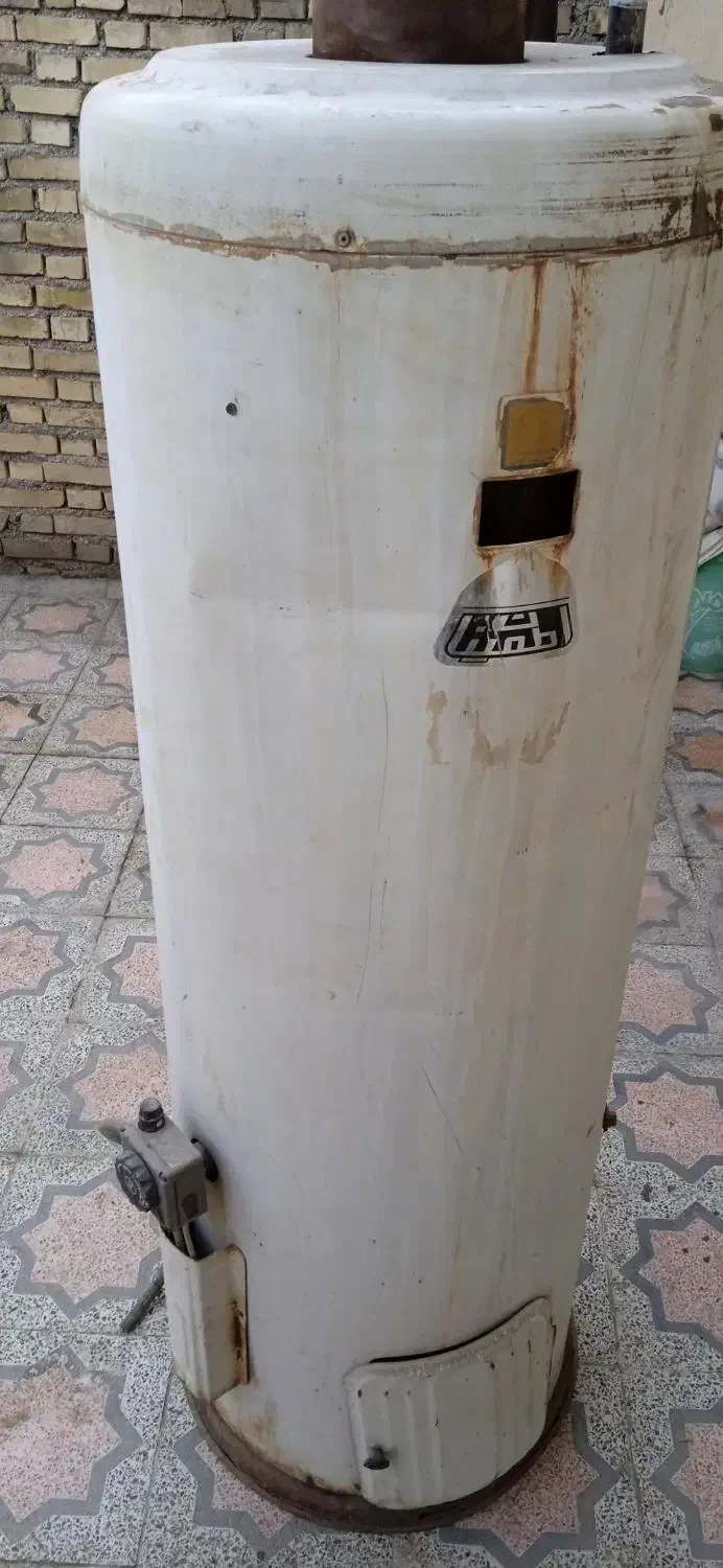 یک عدد آبگرمکن مغزنی زمینی دارم|آبگرمکن، پکیج، شوفاژ|اندیمشک, |دیوار