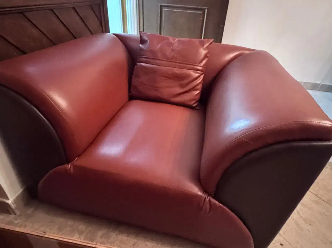 مبل چرم بسیار تمیز|مبلمان خانگی و میز عسلی|کرج, حاجی آباد|دیوار