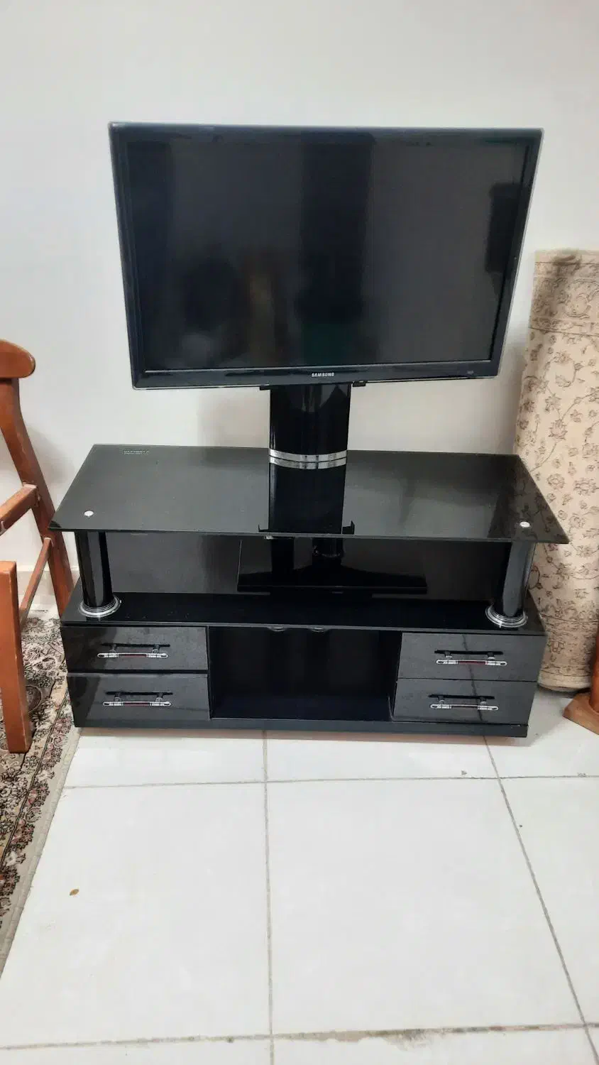 زیر تلویزیون|میز تلویزیون|پرند, فاز ۳|دیوار