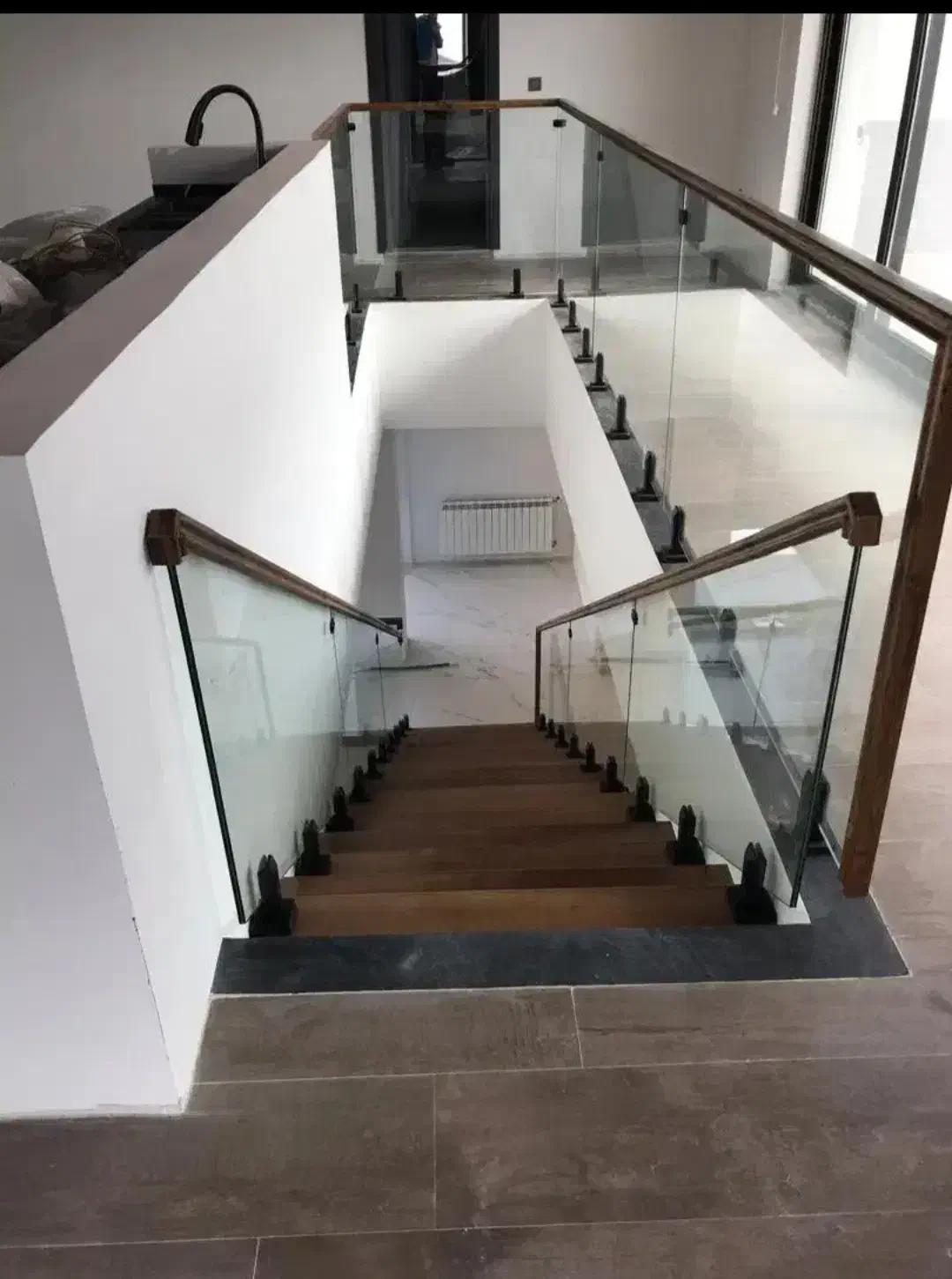 کارگاه تولید نرده شیشه سکوریت.نرده استیل نرده کابل|خدمات پیشه و مهارت|نوشهر, |دیوار