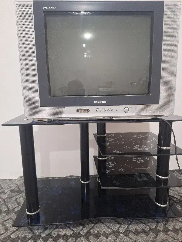 تلویزیون سامسونگ ومیز ویک آبسردکن|تلویزیون و پروژکتور|خرمشهر, |دیوار