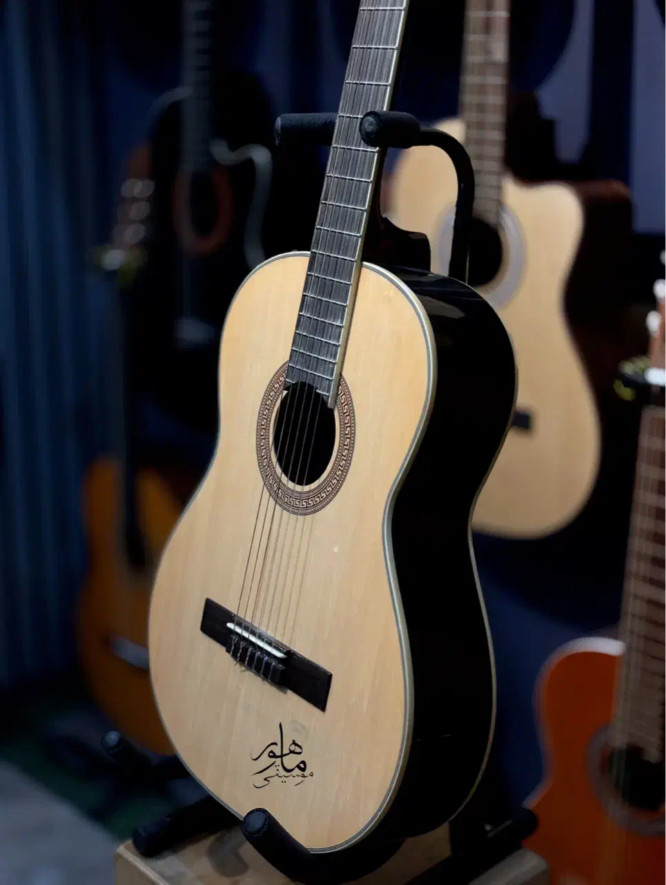 گیتار فونیکس|گیتار، بیس، امپلیفایر|خرم‌آباد, |دیوار