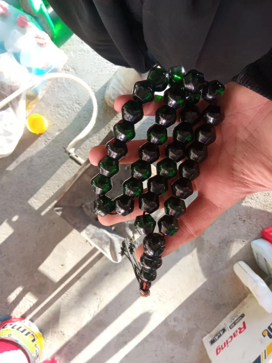 تسبیح کهربا و سندلوس. دو پوست 7عدد . روانسر|کلکسیون اشیاء عتیقه|جوانرود, |دیوار