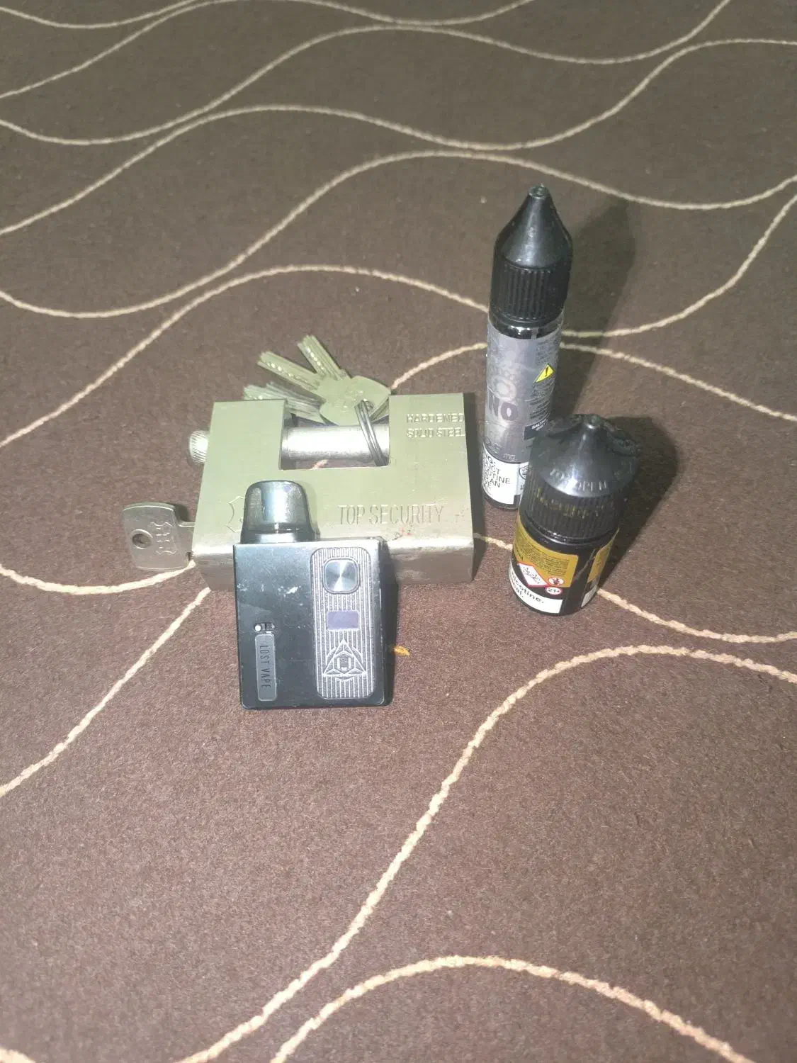 یک عدد تبر کلکسیونی تمام برنج و یک عدد ویپ|کلکسیون و سرگرمی|گنبد کاووس, |دیوار