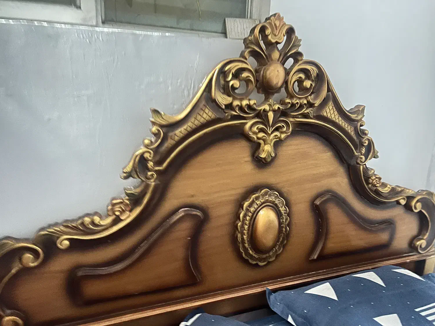 تخت سلطنتی|تخت و سرویس خواب|آشخانه, |دیوار