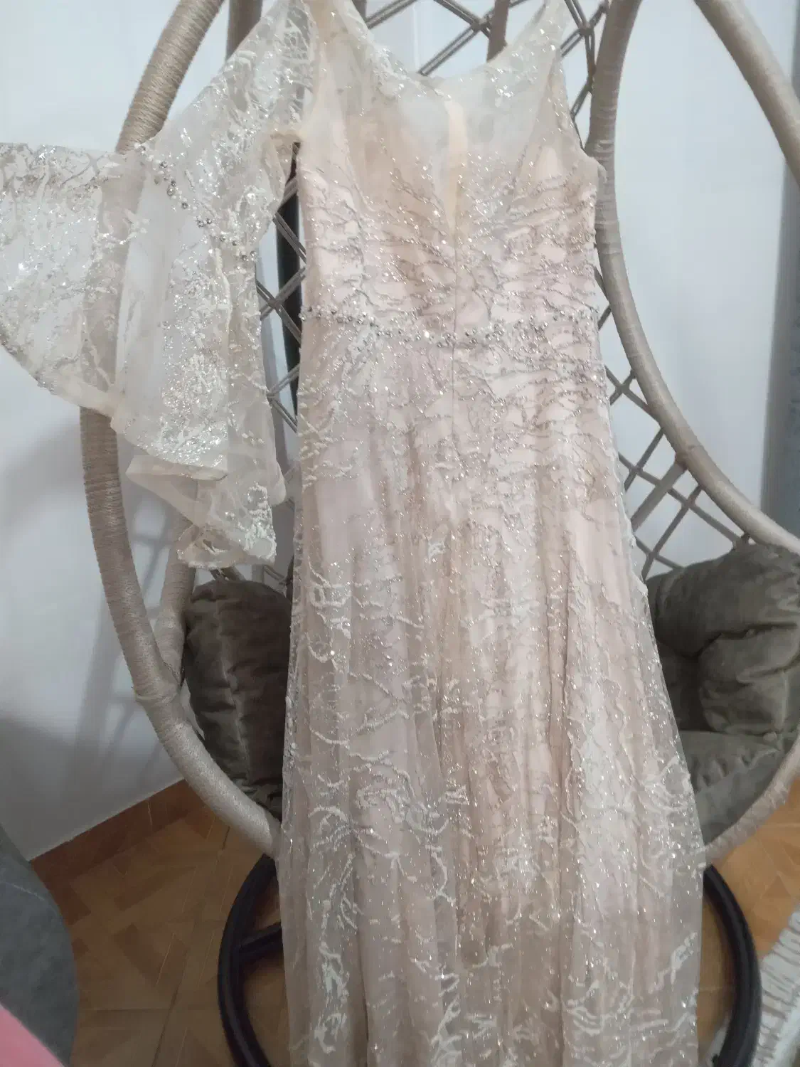 پیراهن مجلسی|لباس|رشت, چله خانه|دیوار