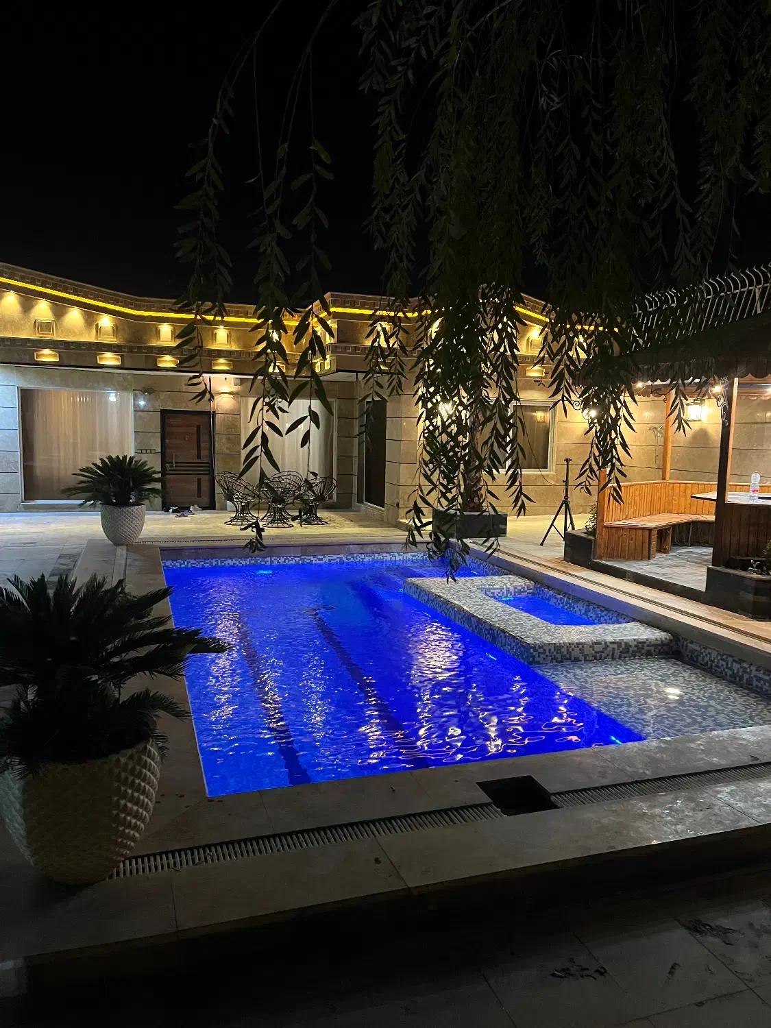 اجاره باغ ویلا اصفهانک استخر اب گرم|اجارهٔ کوتاهمدت ویلا و باغ|اصفهان, آبشار|دیوار