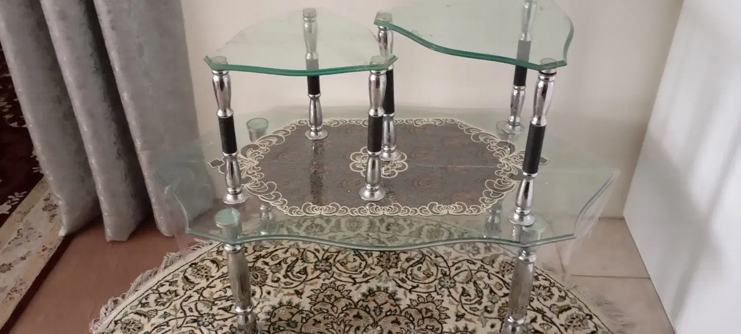 سلام دو عدد میز عسلی و یک جلو مبلی سالم و تمیز|مبلمان خانگی و میز عسلی|لواسان, |دیوار