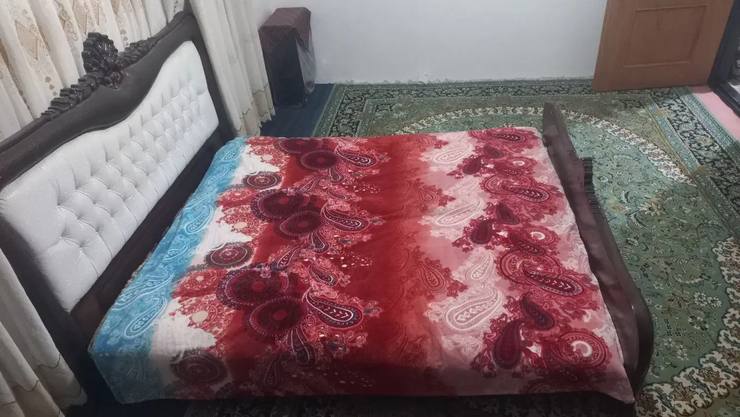 تخت خواب ۲ نفره کارکرده|تخت و سرویس خواب|بردسکن, |دیوار