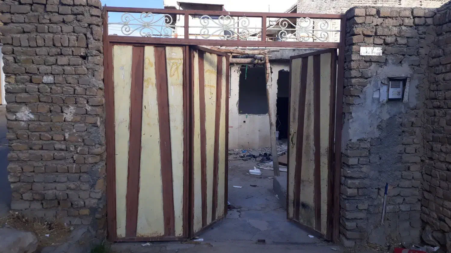 فروش درب کارکرده حیاط ۲/۴۰ عرض در۲/۵۰ارتفاع|مصالح و تجهیزات ساختمان|نورآباد, |دیوار