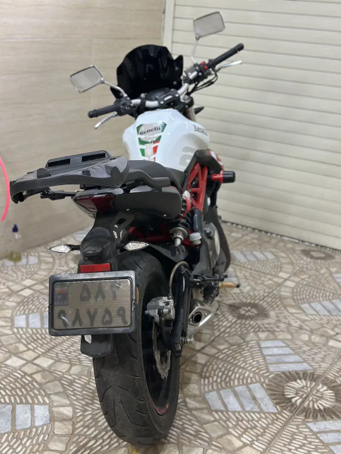 بنلی 300 جفت نیوفیس|موتورسیکلت|لاهیجان, شیشه گران|دیوار