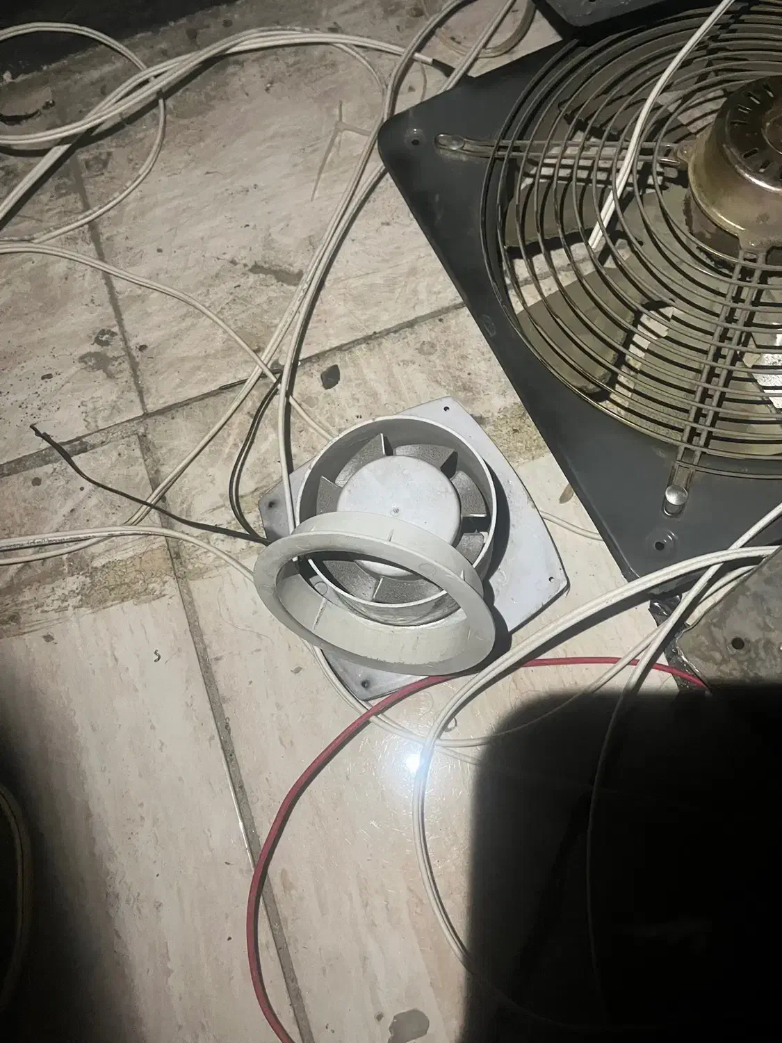 فن هواکش|پنکه و تصفیه‌کنندهٔ هوا|بروجرد, |دیوار