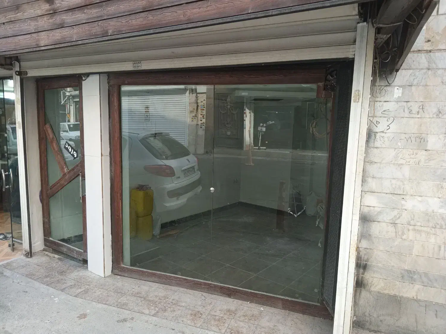 اجاره مغازه ۱۲متری در سام|اجارهٔ مغازه و غرفه|رشت, چمارسرا|دیوار