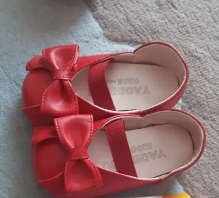 کفش و پیراهن دخترانه قرمز|کفش و لباس بچه|بروجرد, |دیوار