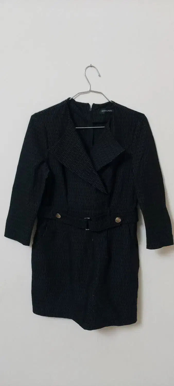 تعدادی لباس مجلسی. پالتو مانتو شلوار شومیزکیف کفش|لباس|گرگان, |دیوار