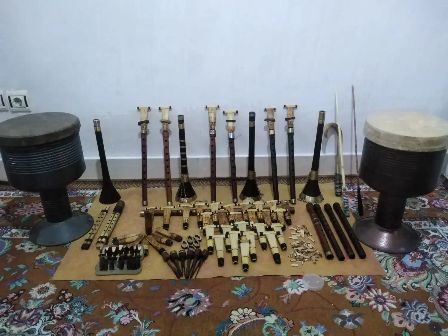 سازهای بادی|سازهای بادی|قم, قلعه صدری|دیوار