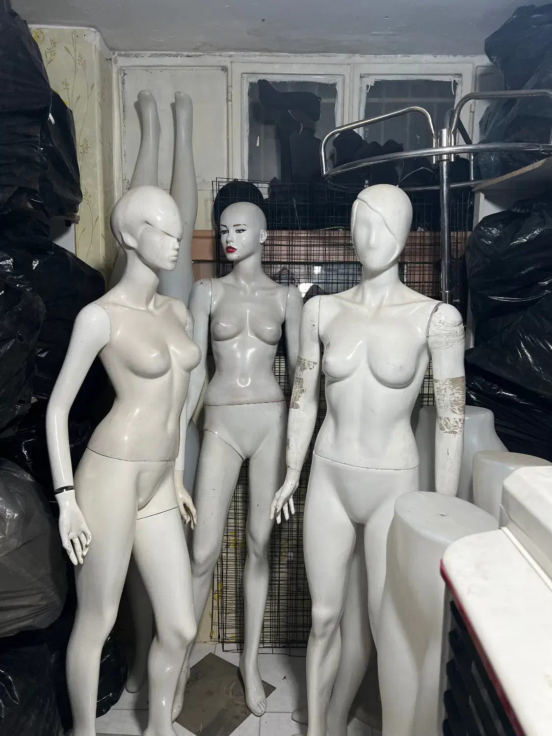 مانکن زنانه تک گیت رگال دوگیره چوب کار گردون قوطی|فروشگاه و مغازه|مشهد, ایثار|دیوار