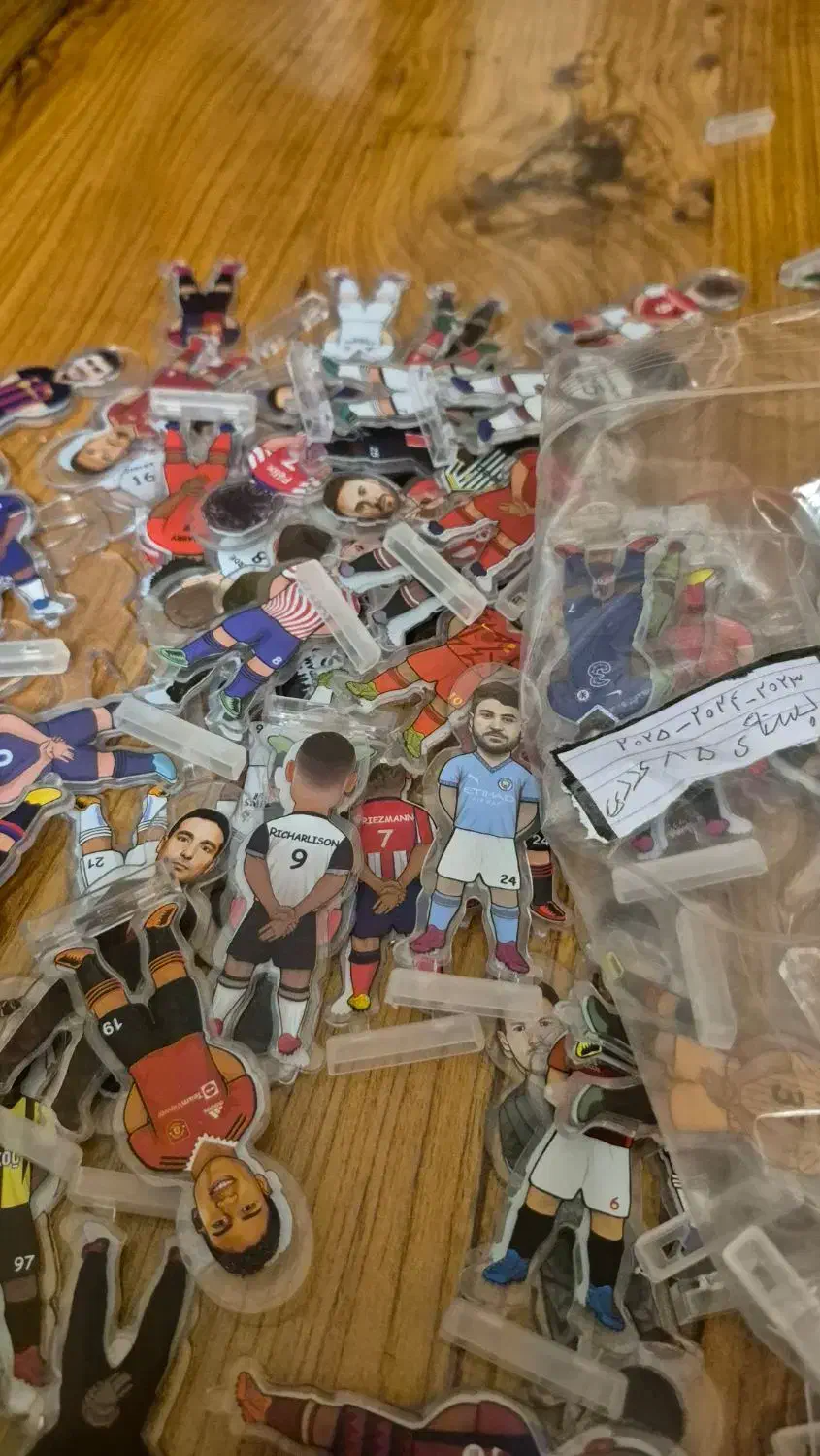 ۱۰۰ عدد کارت و ۸۵ عدد مینی فیگور کیمدی|کلکسیون و سرگرمی|تهران, دبستان|دیوار