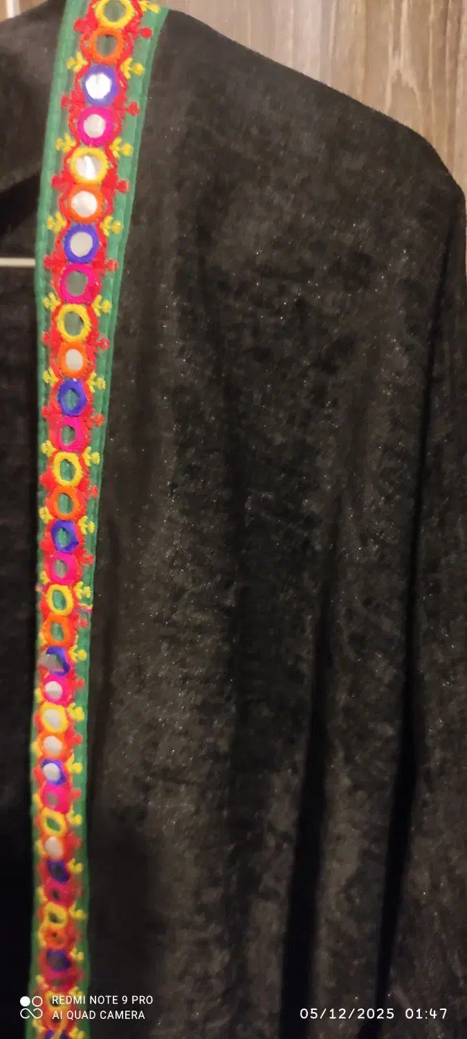 تعدای مانتو و پالتو|لباس|یاسوج, |دیوار