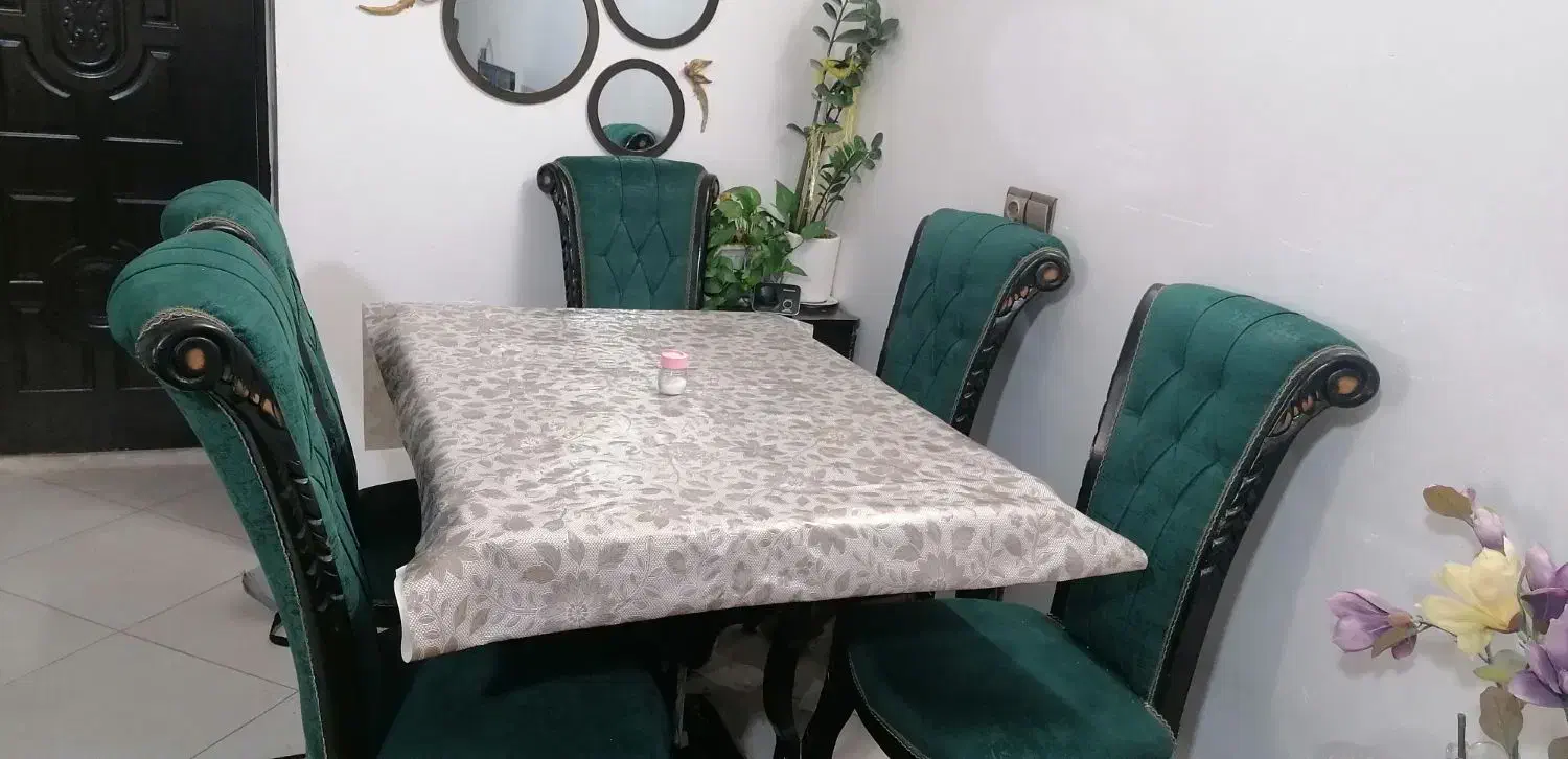 مبل هفت نفره و میز نهار خوری شیشه ای|مبلمان خانگی و میز عسلی|کاشان, قطب راوندی|دیوار