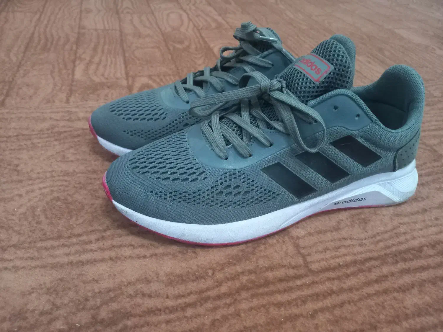 کفش اسپرت درجه یک|کیف، کفش، کمربند|لنجان, |دیوار