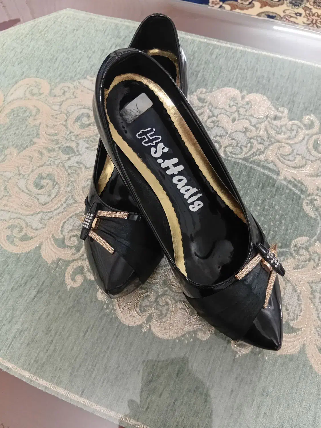 کفش سالم|کیف، کفش، کمربند|قم, انسجام|دیوار