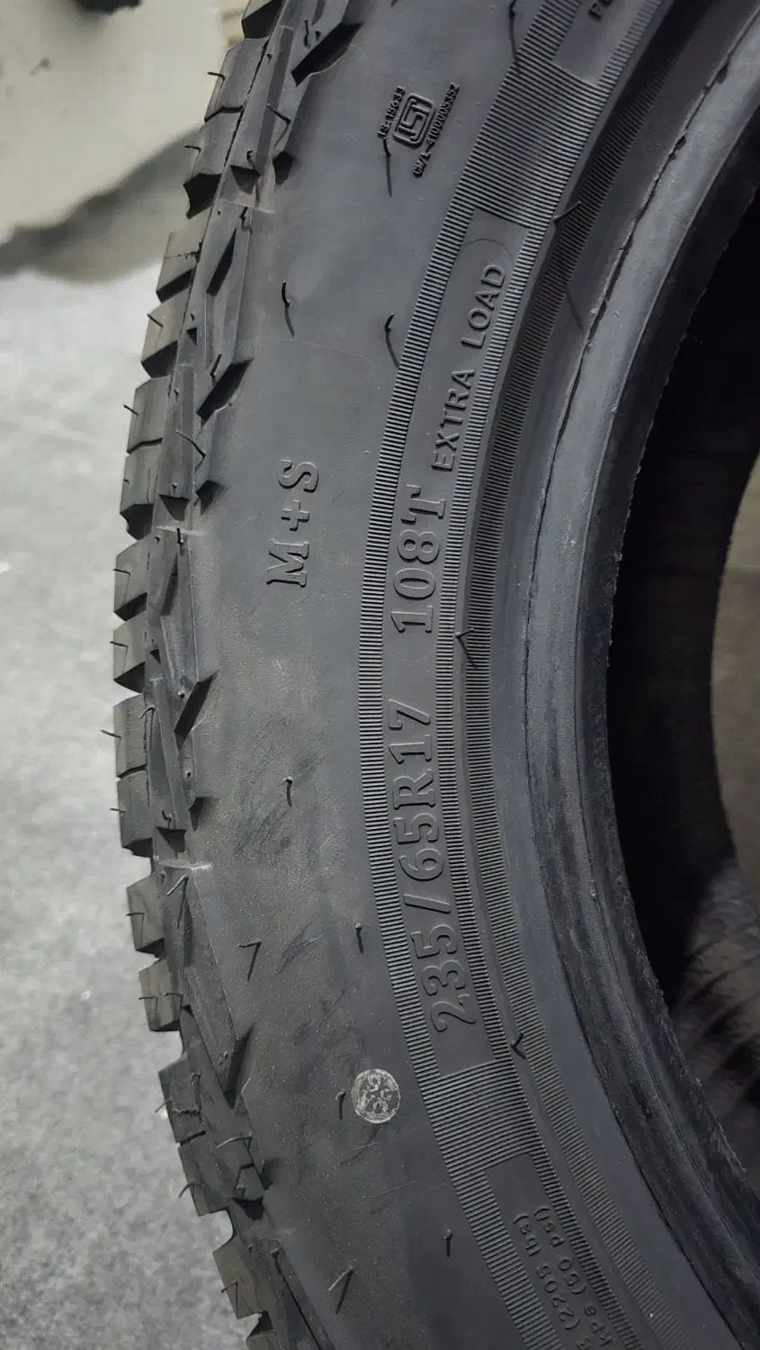 لاستیک 235/65/17|قطعات یدکی و لوازم جانبی|تبریز, |دیوار