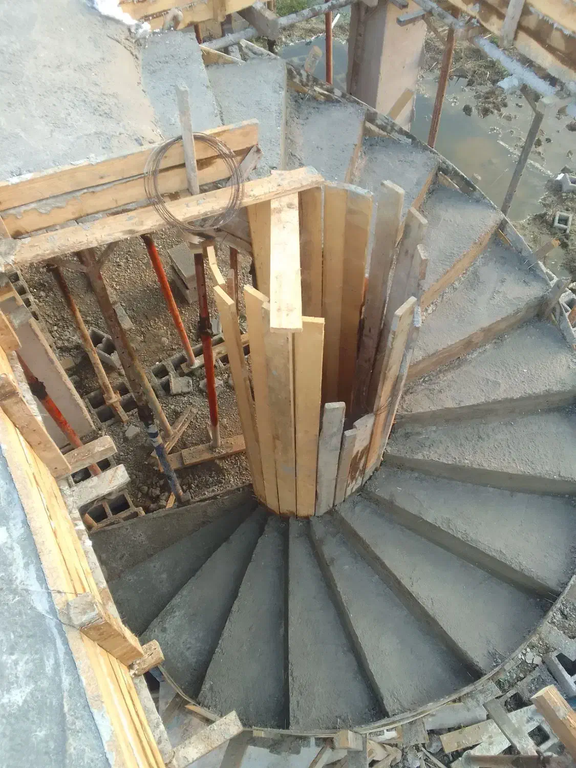 پله گرد بتونی|خدمات پیشه و مهارت|رشت, باهنر|دیوار