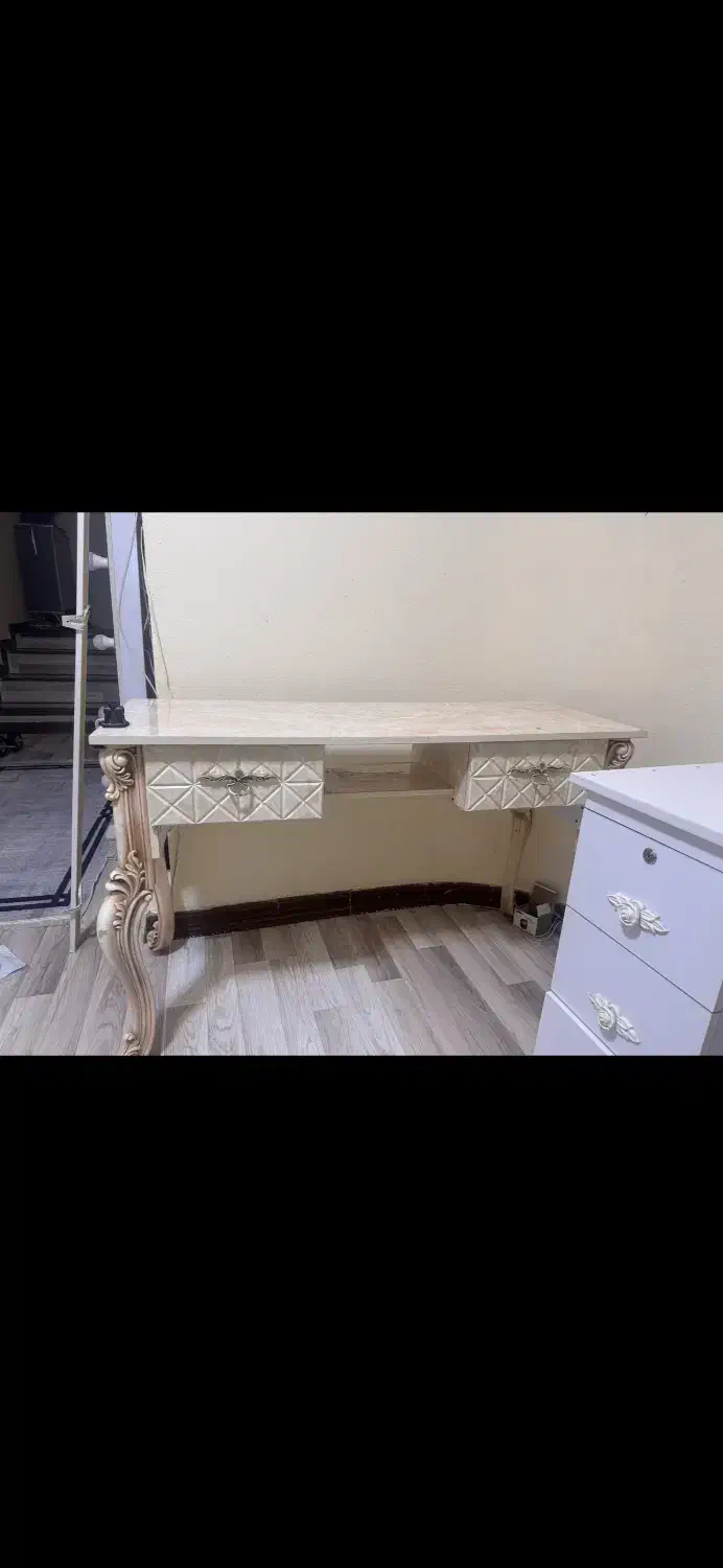 میز ناخن|آرایشگاه و سالنهای زیبایی|ارومیه, |دیوار