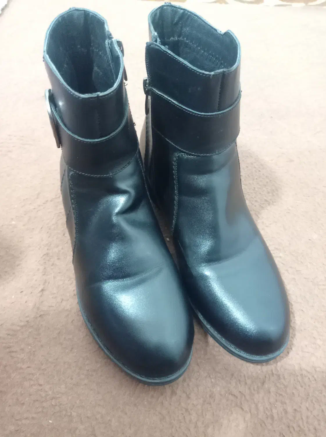 پوتینزنانهدرحدنوعخیلیتمیزهفقطچندبارپوشیدهشده|کیف، کفش، کمربند|میانه, |دیوار