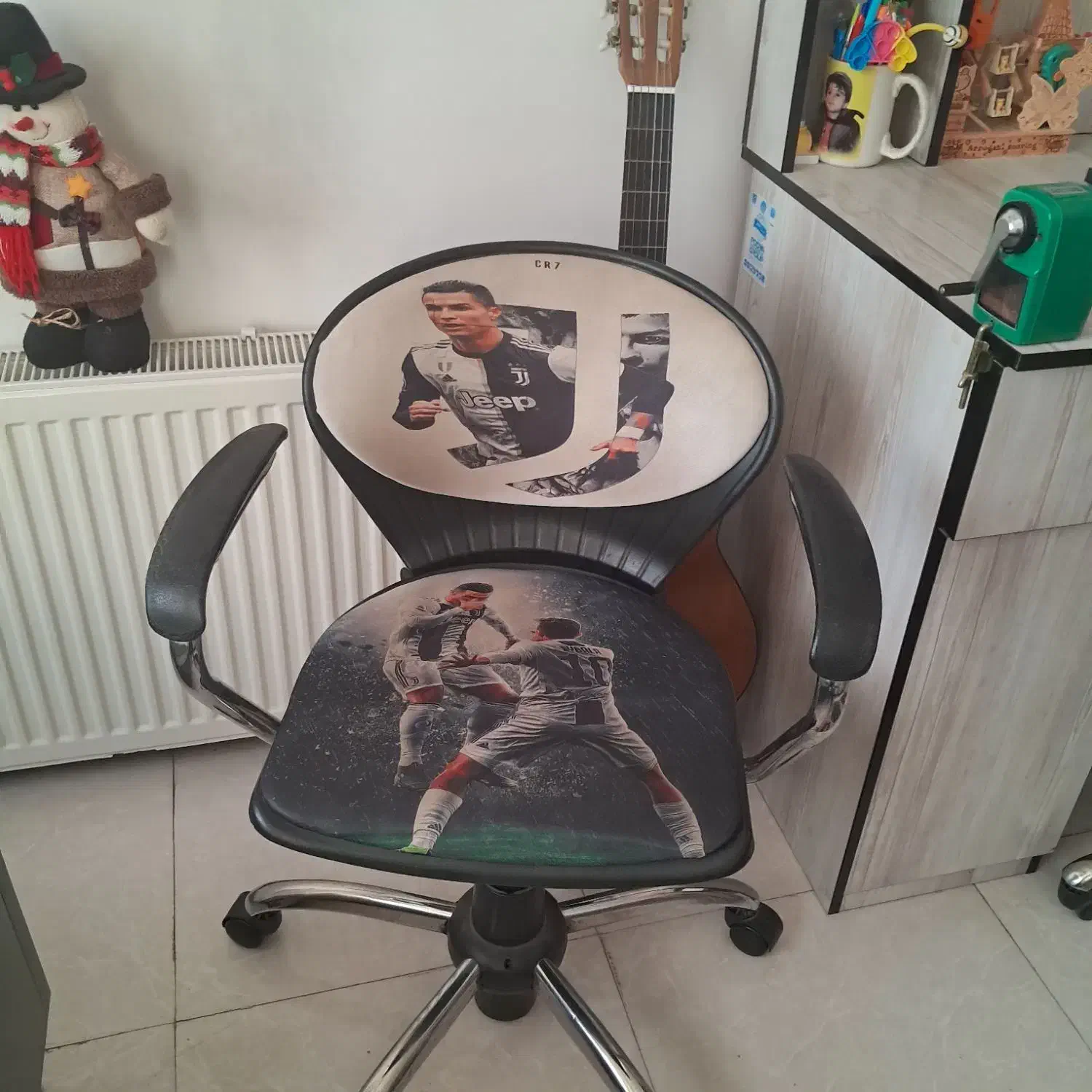 صندلی چرخ دار با طرح رونالدو|صندلی و نیمکت|هشتگرد, هشتگرد قدیم|دیوار