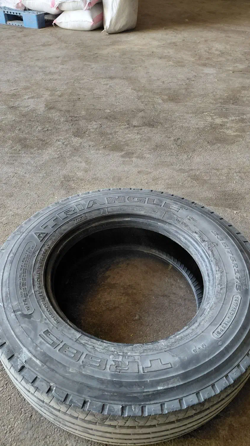 لاستیک ۲۳۵ کاملا سالم|قطعات یدکی و لوازم جانبی|اصفهان, بهارستان|دیوار