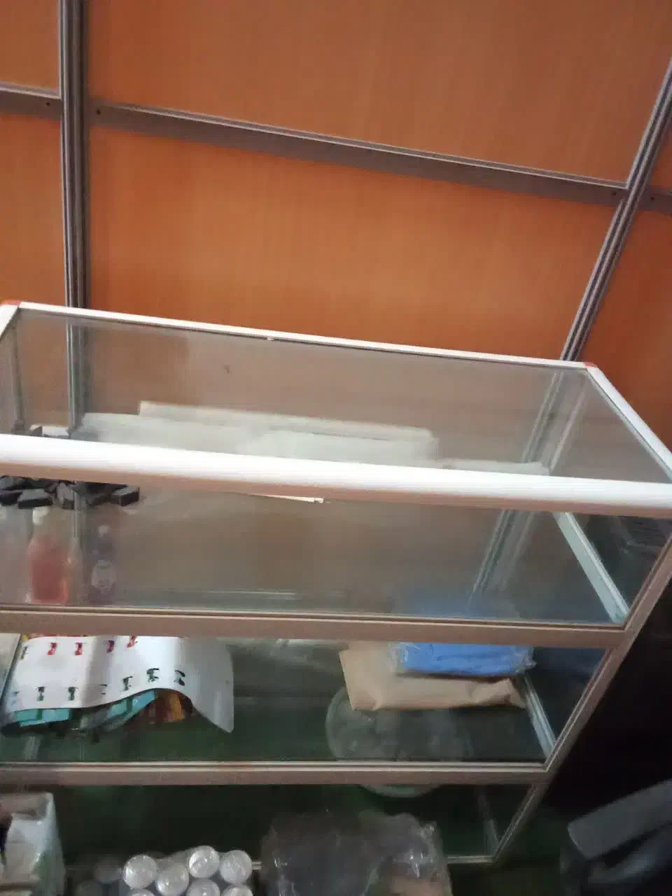 ویترین شیشه ای سه طبقه|فروشگاه و مغازه|ری, دولت‌آباد|دیوار